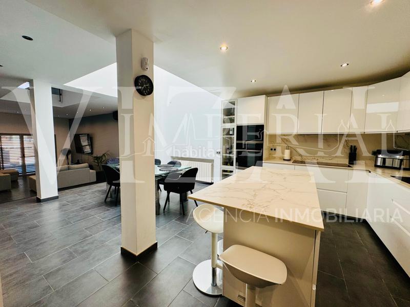 Foto 04b4c54e-8622-47d3-8875-e206d92a3426. Casa a schiera con riscaldamento parcheggio piscina in Toledo