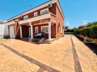 Casa aparellada  Calle castillo. Chalet pareado a la venta en barcience