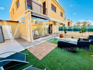 Casa aparellada  Calle puentecilla. Oportunidad para particulares e inversores a 20 minutos de toled