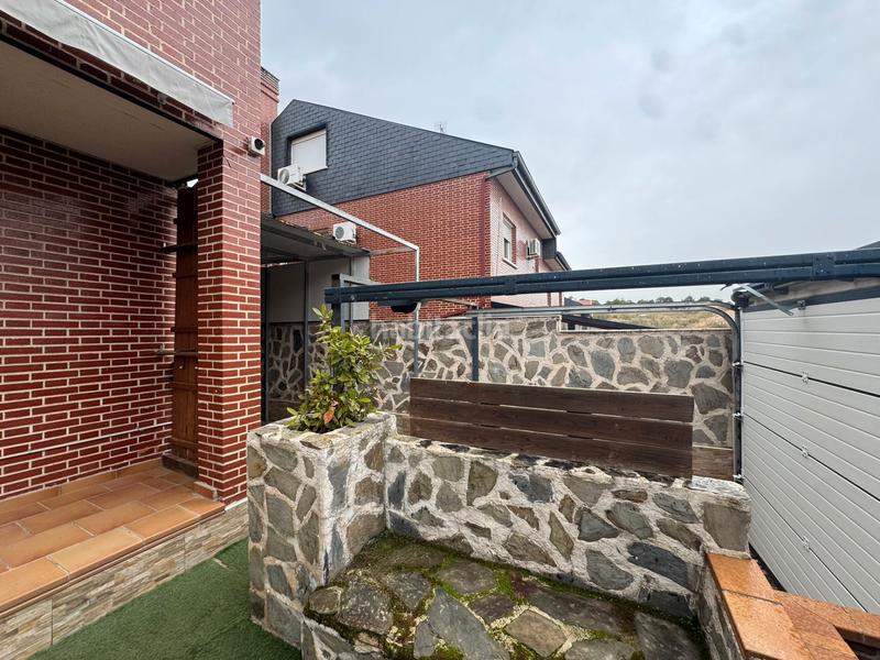 Foto 5229df11-14a5-4260-9681-22dcb6b19ec0. Location chalet avec cheminée chauffage parking piscine dans Loeches