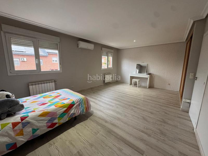 Foto 927fcb10-ed4a-4d82-8201-af8449361e80. Location chalet avec cheminée chauffage parking piscine dans Loeches