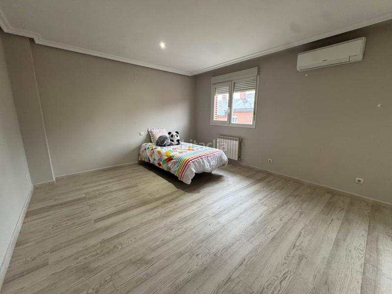 Foto efb8210d-3d27-4f63-9ce8-9cc21bdacc85. Location chalet avec cheminée chauffage parking piscine dans Loeches