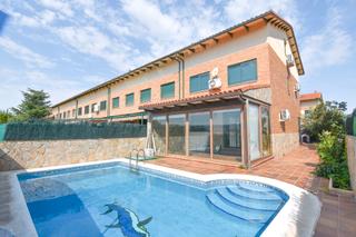 Maison jumelée à Alovera. Fabuloso chalet pareado en alovera con piscina privada!!!!!