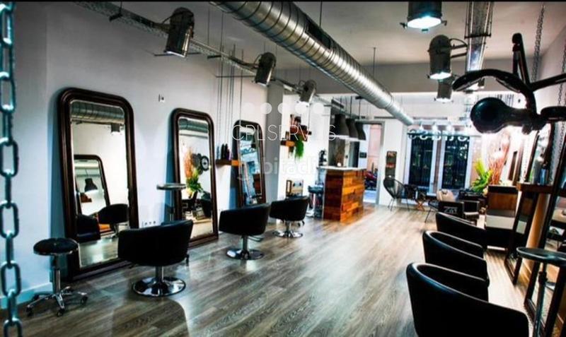 Foto 7c5a8875-a8d6-4281-88e1-43d1820d5c7a. Traspaso local comercial traspaso de peluqueria centro de estetica en Badalona