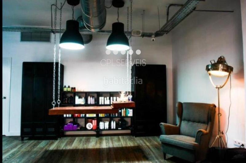 Foto e24b53bf-6d85-4a6c-b46f-ce48e5cfc18b. Traspaso local comercial traspaso de peluqueria centro de estetica en Badalona