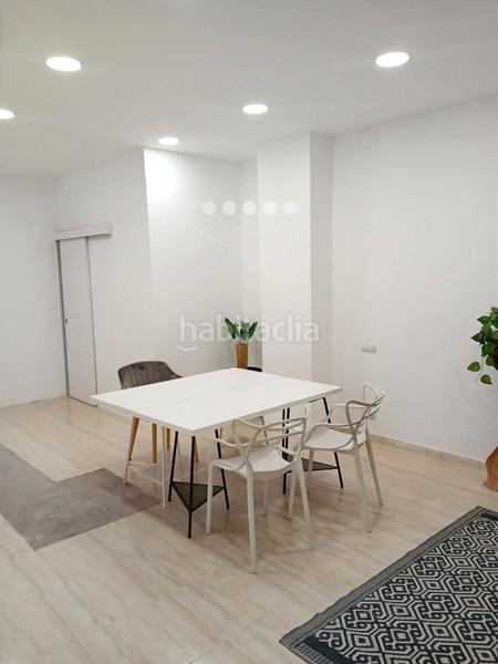 Foto dbdf1873-803f-45a4-a83d-10d3ca64d945. Alquiler oficina estudio privado en zona céntrica ideal para terapeutas, coaches o freelancers en Badalona