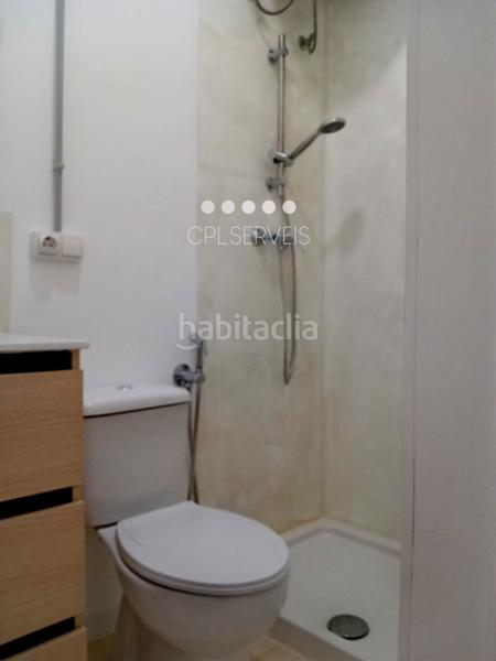Foto f4b13301-4cc7-4831-8a4d-9186b27af900. Alquiler oficina estudio privado en zona céntrica ideal para terapeutas, coaches o freelancers en Badalona