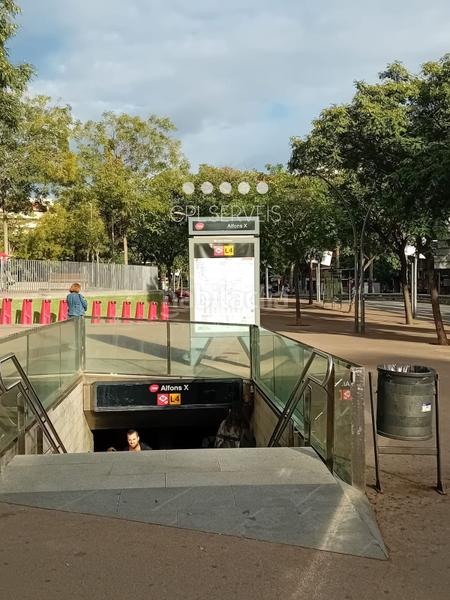 Foto b03b06ec-e035-4af4-bda8-b7979b50297d. Pas-de-porte local commercial dans Baix Guinardó Barcelona