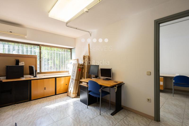 Foto 221b0369-f599-4d44-8e34-08cbd7f30053. Local comercial local oficina con licencia para actividades especiliazadas de oficina en Barcelona