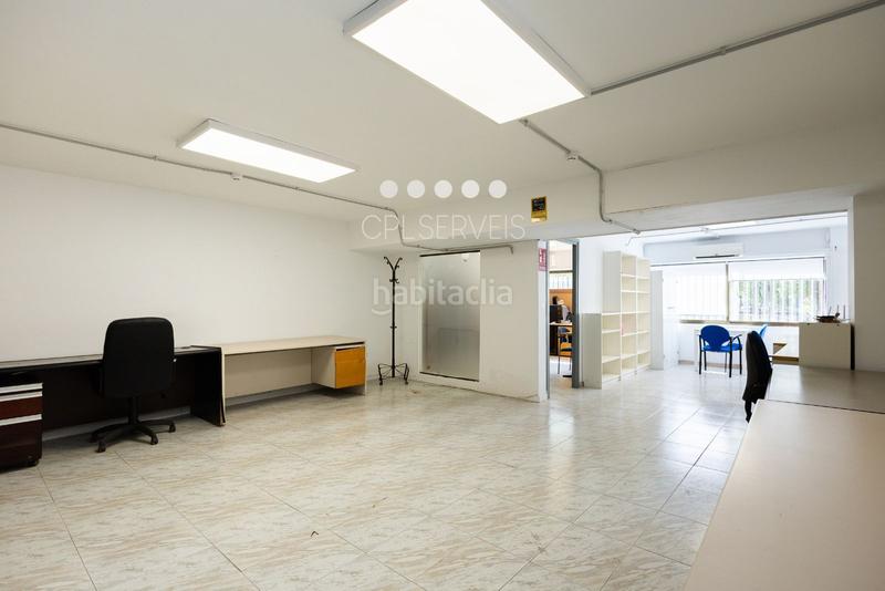 Foto 2348d9a3-1f5b-4e46-9a62-5af9a3cf32bd. Local comercial local oficina con licencia para actividades especiliazadas de oficina en Barcelona