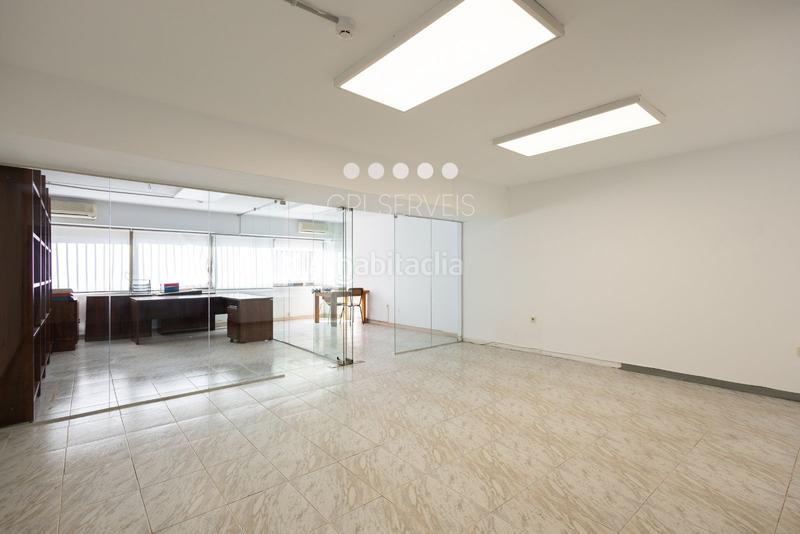 Foto 3a06210d-817d-4713-8c15-66d016a5b573. Local comercial local oficina con licencia para actividades especiliazadas de oficina en Barcelona
