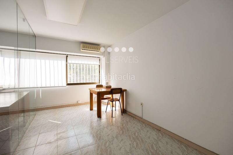 Foto 46199a07-4574-418c-87a4-e51ac3ba5622. Local comercial local oficina con licencia para actividades especiliazadas de oficina en Barcelona