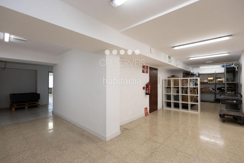 Foto 5d30366e-b2d6-48c0-9e5c-ef38c6795d8d. Local comercial local oficina con licencia para actividades especiliazadas de oficina en Barcelona
