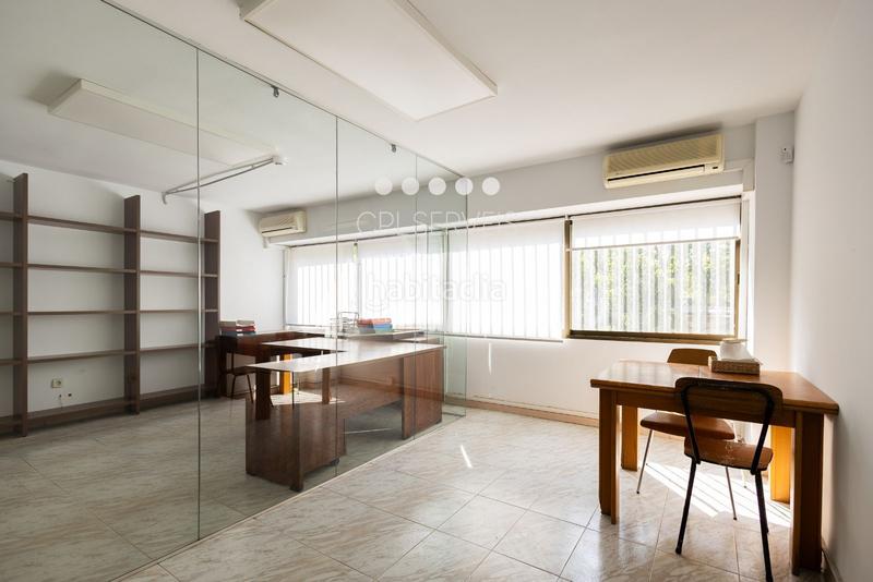 Foto 92d85af4-a24c-4172-ac38-b430c6988858. Local comercial local oficina con licencia para actividades especiliazadas de oficina en Barcelona