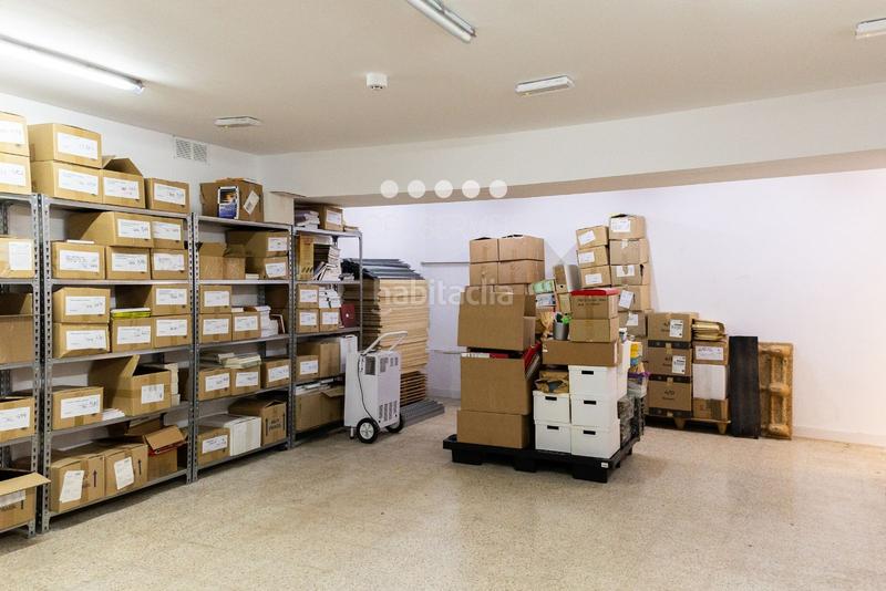 Foto c112a6a3-7ea9-49a8-b89b-0ea99e761f80. Local comercial local oficina con licencia para actividades especiliazadas de oficina en Barcelona