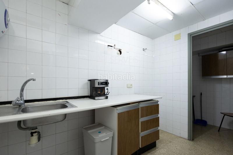 Foto c9408b21-4314-4389-ac84-756285aca1e6. Local comercial local oficina con licencia para actividades especiliazadas de oficina en Barcelona