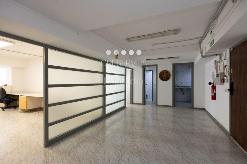Foto e32752f3-1fd3-49e1-bbe3-8af44c804e19. Local comercial local oficina con licencia para actividades especiliazadas de oficina en Barcelona