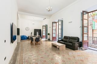 Piso  Carrer de la portaferrissa. Espectacular palacete en un principal en finca de 1866 con balco
