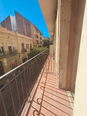 Pis  Carrer de la concòrdia. Vivienda soleada con balcón a estrenar en finca de primeros de s