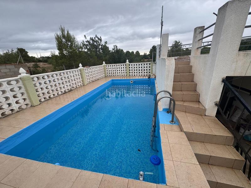 Foto b695276b-7954-40db-8eae-9fe11ac83710. Chalet  con terreno y piscina en Alborache