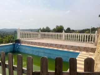 Chalet in Picassent. Se vende chalet en picassent urbano con piscina