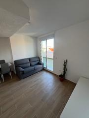 Location Appartement à Calle calderas del gas 3. Se alquila piso en santiago el mayor, cerca san pio x (calle cal