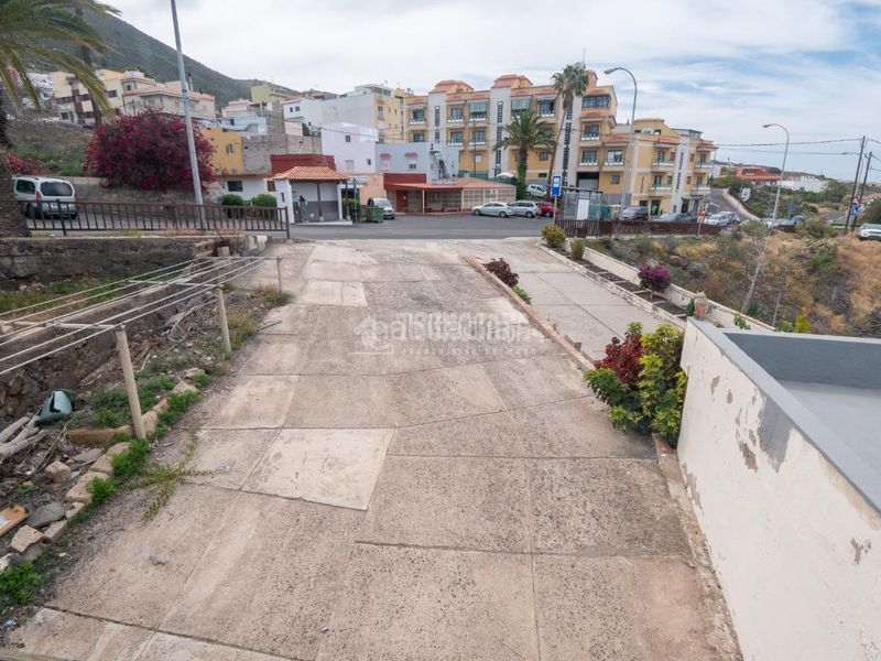 Foto 1cfc9168-30b2-403e-82b7-f977917e3683. Casa aparellada amb aparcament a Guía de Isora interior Guía de Isora