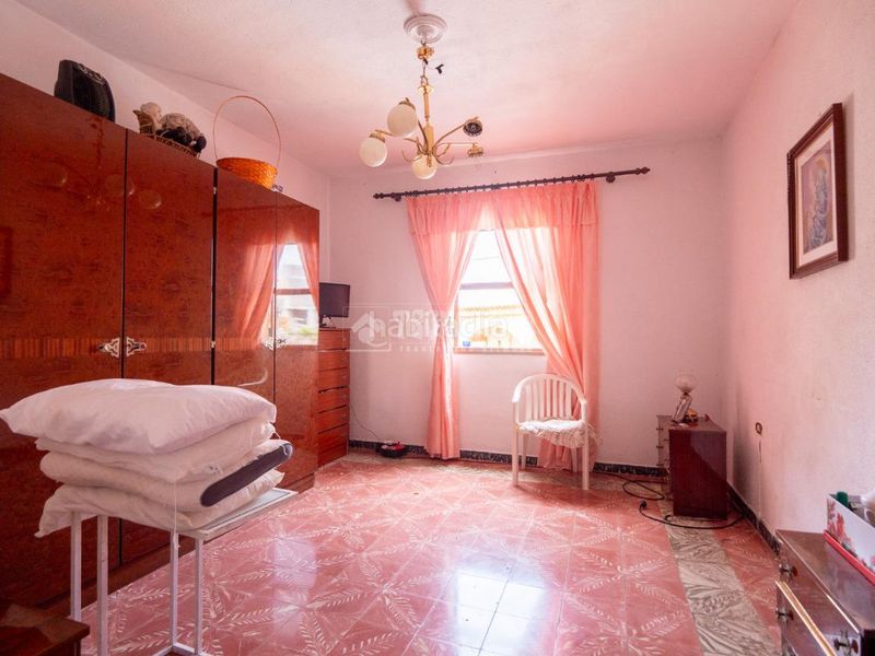 Foto 3bffbfc5-69ef-4564-acda-e880ab3f2eb7. Casa aparellada amb aparcament a Guía de Isora interior Guía de Isora