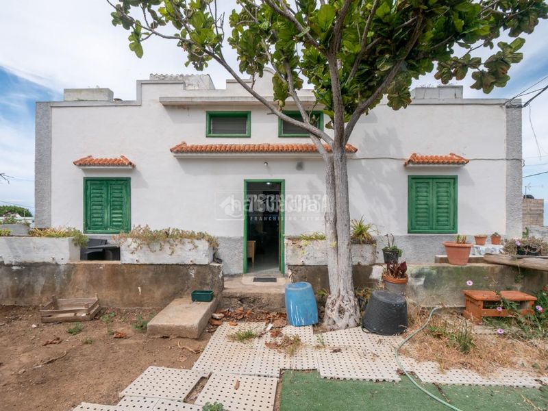 Foto a212d484-04a9-4bd3-a1fd-dcc594d440d9. Casa aparellada amb aparcament a Guía de Isora interior Guía de Isora