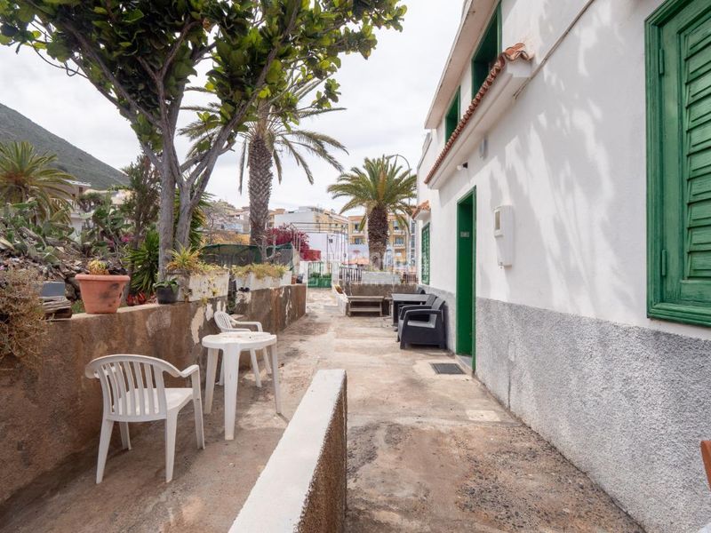 Foto a44ff183-2b1c-4234-b7f7-ba70a003f95d. Casa aparellada amb aparcament a Guía de Isora interior Guía de Isora