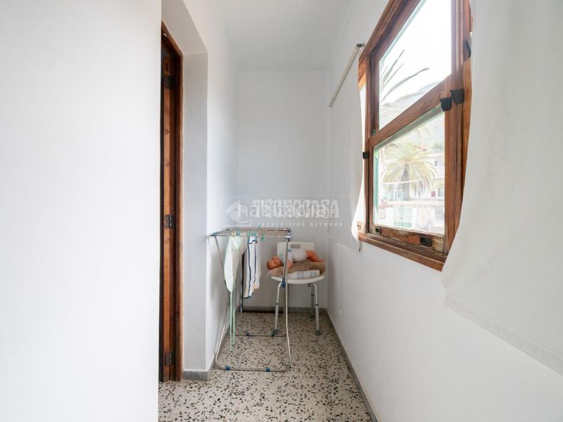 Foto c412dbbb-8496-476b-9dc9-2dd93f1daa84. Casa aparellada amb aparcament a Guía de Isora interior Guía de Isora
