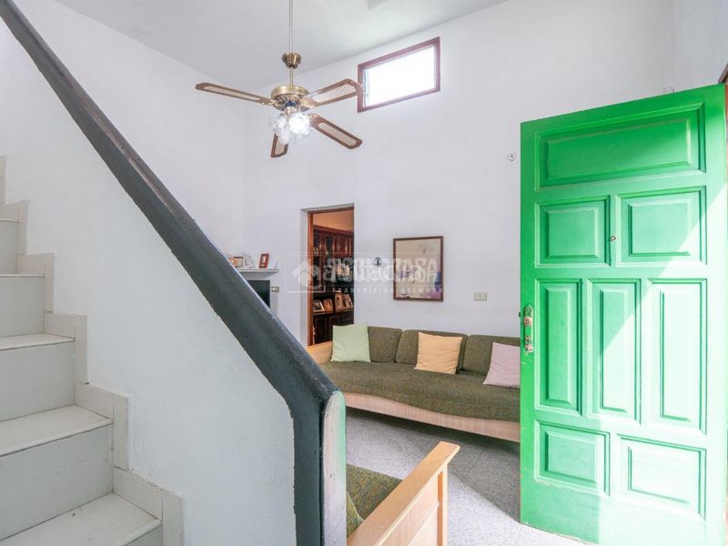 Foto f4a5f37f-a178-4e13-9427-0472a245e2c4. Casa aparellada amb aparcament a Guía de Isora interior Guía de Isora