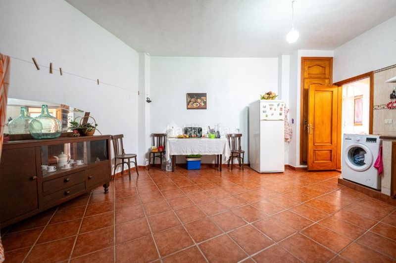 Foto 0b7c3f69-03f7-46d0-b4cb-d67e28d15c5d. Casa aparellada amb aparcament a Chío Guía de Isora