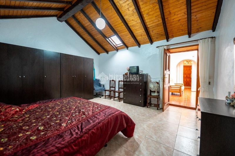 Foto 23b000e4-2d16-48e4-a8eb-d5d210a5d703. Casa aparellada amb aparcament a Chío Guía de Isora