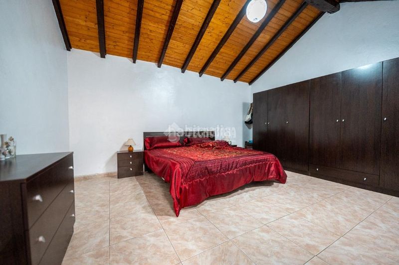 Foto 365f7825-f69d-4179-afd8-66543c366876. Casa aparellada amb aparcament a Chío Guía de Isora