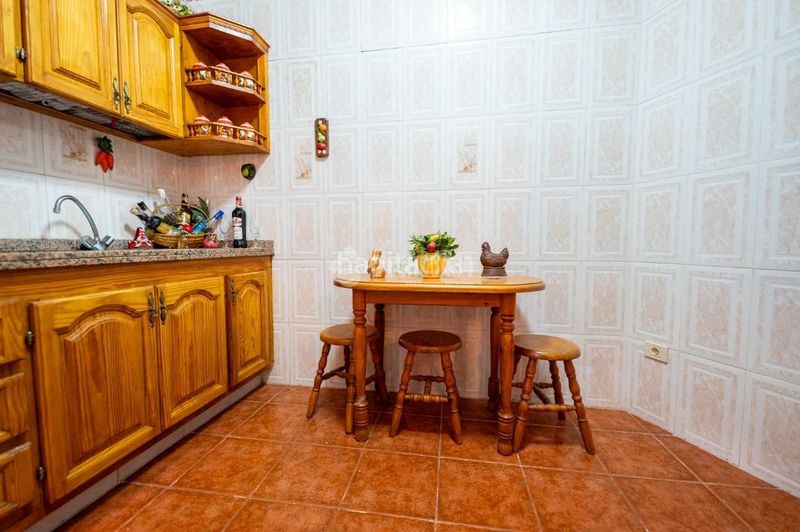 Foto 3a1e05f7-cb32-4a95-adac-0f223b059866. Casa aparellada amb aparcament a Chío Guía de Isora