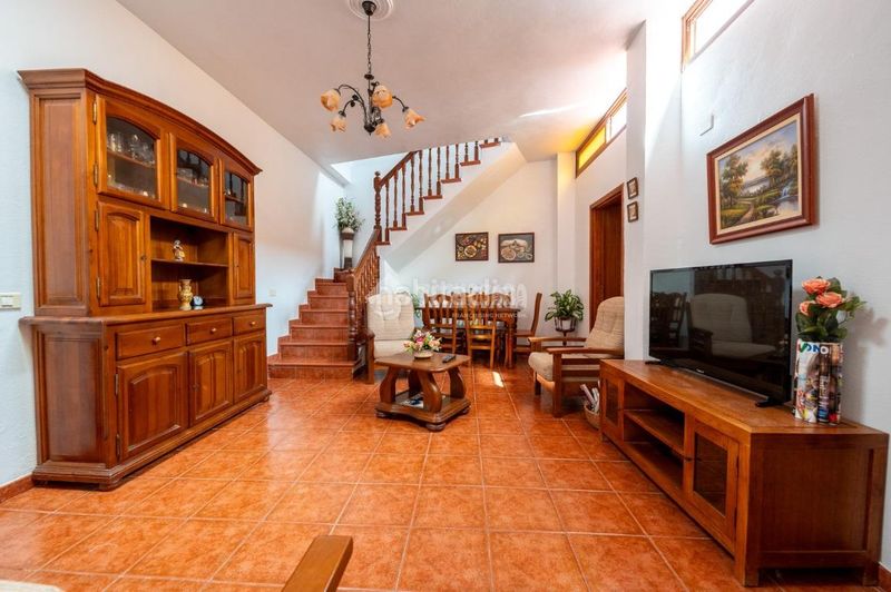 Foto 4b73f4df-b883-48c5-82dc-d464c34def3f. Casa aparellada amb aparcament a Chío Guía de Isora