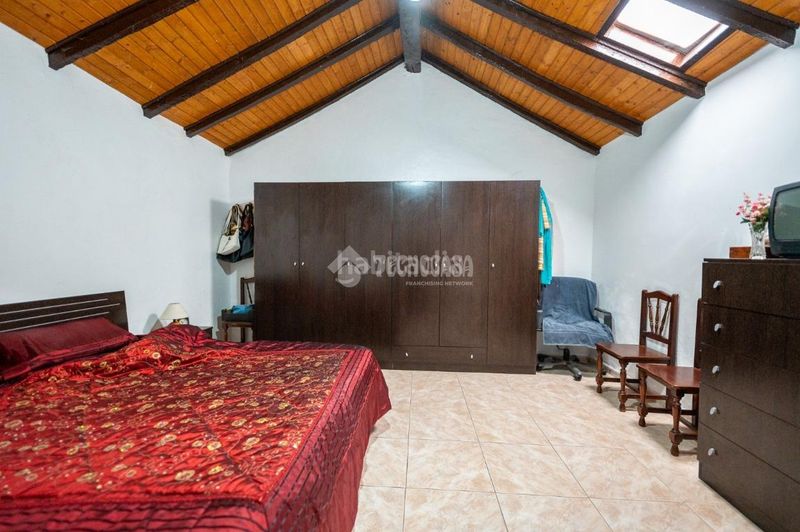 Foto a560389d-b79a-4e29-8fef-7caa6d30ddd4. Casa aparellada amb aparcament a Chío Guía de Isora