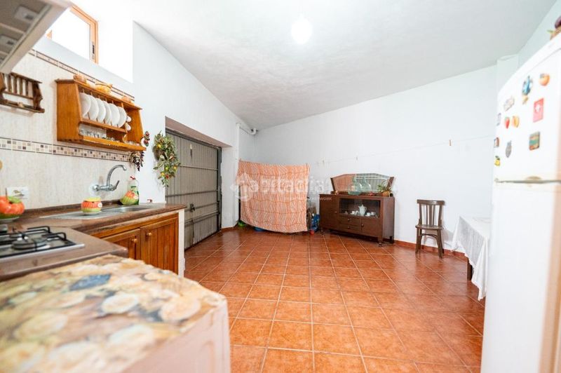 Foto c9fa8c13-6c14-4a7d-a46d-5b572f561c72. Casa aparellada amb aparcament a Chío Guía de Isora