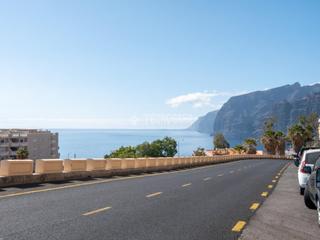 Locale commerciale in Puerto de Santiago. Local comercial en venta en santiago del teide