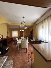 Casa aparellada  Enguera - cl san jeronimo. Casa de esquina con gran potencial en la plaza de las palmeras