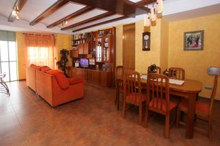 Casa a Tavernes de la valldigna - cl esglesia, de l 7. Gran casa con local comercial en tavernes de la valldigna
