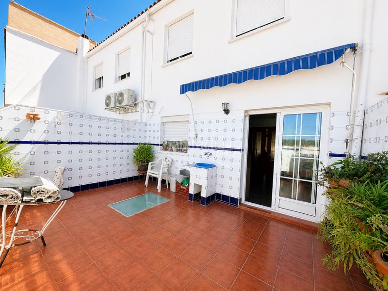 Foto f229d495-afaa-446a-b7a6-1b4bdfb803fb. Casa con parcheggio in Enguera