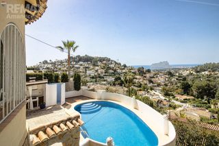 Chalet  Av calcides les. Exclusiva villa con vistas panorámicas al peñón y privacidad abs