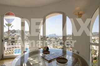 Chalet  Av calcides les. Villa dorada vistas panorámicas al peñón de ifach y priv