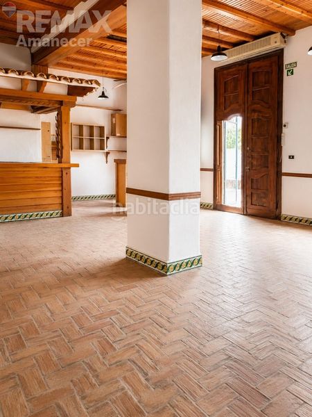 Foto d54a7101-188f-488b-9ed6-49943b92f30f. Edificio  con antigua actividad hostelera y vivienda independiente junto al puerto en Dénia