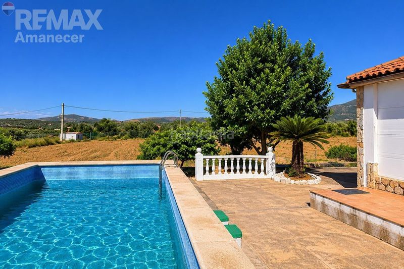 Foto 4a618a07-11d7-4c75-ae47-a5e01e083b4d. Xalet amb aparcament piscina a Enguera