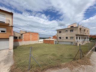 Wohngrundstück  Avenida de la diputación. Solar urbano ideal para vivienda moderna con piscina y garaje