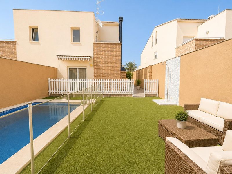 Foto 764e3924-7657-473d-9b65-ad3a7fe1bc4d. Casa adossada amb calefacció aparcament piscina a Enguera