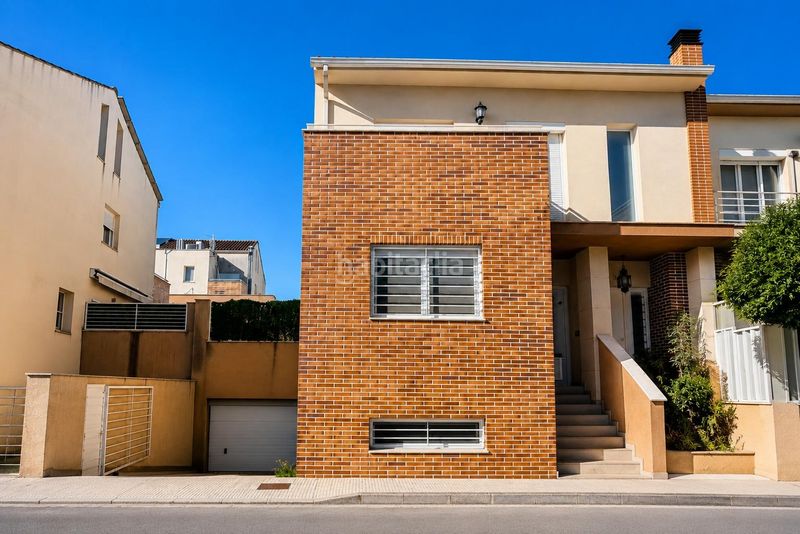 Foto a7dbc30e-5a87-4a25-b2db-4a6a662d57c8. Casa adossada amb calefacció aparcament piscina a Enguera
